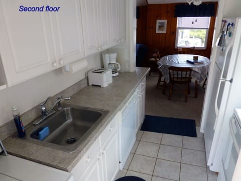 Fully equipped kitchen with microwave, toaster, coffee maker, blender