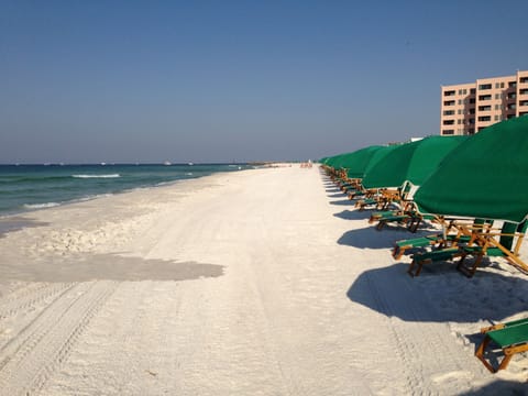 Beach nearby, sun loungers, beach towels