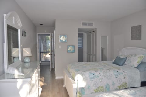 Sunny guest bedroom, large closet and private from rest of villa