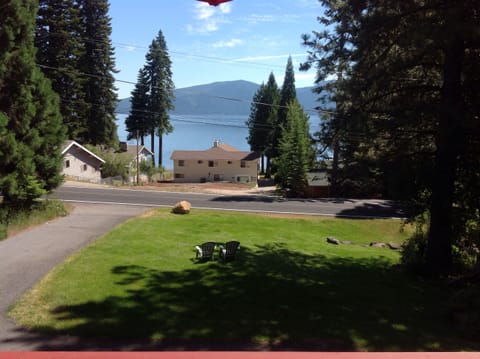 Great water view
Easy pull thru parking for cars and boats 👍