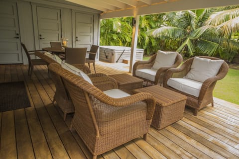 Covered rear lanai with HOT TUB