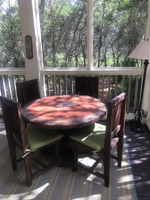 Screened porch dining