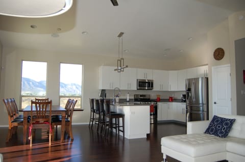 Kitchen / dining room