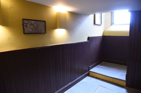 Middle landing, between first floor and second floor