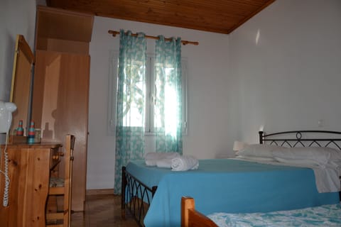 One of the bedrooms offers double bed. 2 bedroom bungalow Kefalonia