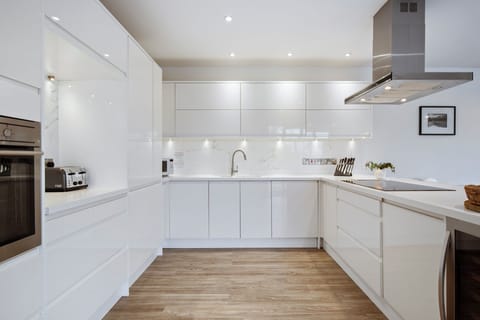 Luxury Cottage, Hot Tub, Sea Views