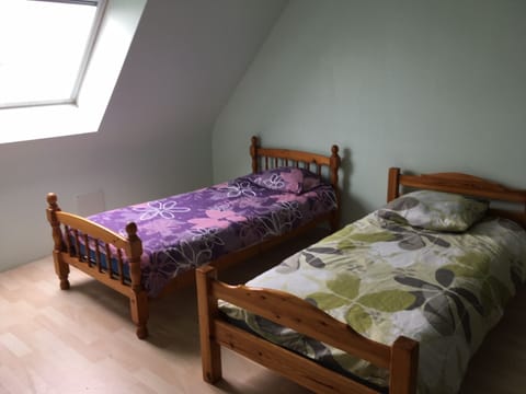 5 bedrooms, free WiFi, bed sheets, wheelchair access