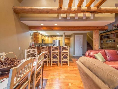 Have breakfast at the bar | Main Level