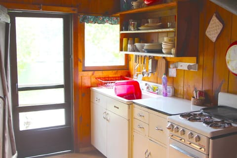 Oven, stovetop, coffee/tea maker, toaster