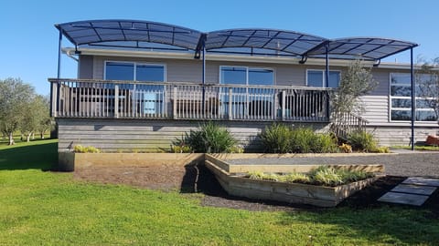 Welcome to Poppawhiwhi Apartment