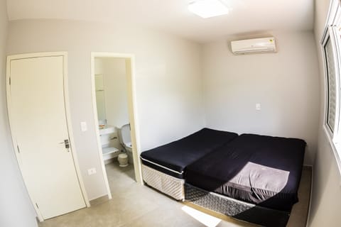 5 bedrooms, bed sheets, wheelchair access