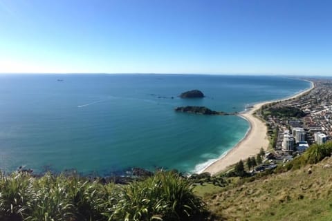 Beach nearby, sun loungers, beach towels