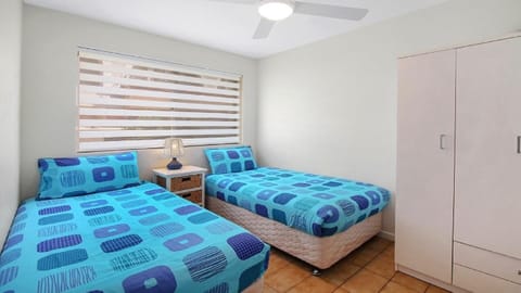 2 bedrooms, iron/ironing board, bed sheets