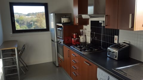 Fully fitted kitchen