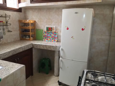 Fridge, microwave, oven, coffee/tea maker