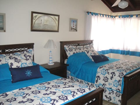 5 bedrooms, iron/ironing board, WiFi, bed sheets