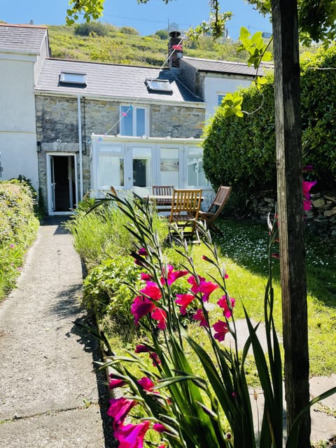 View of front of the cottage 