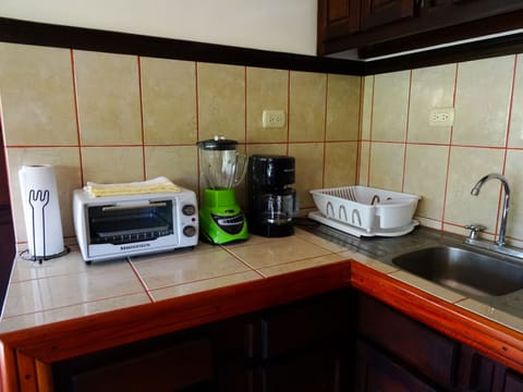 Fridge, microwave, oven, coffee/tea maker