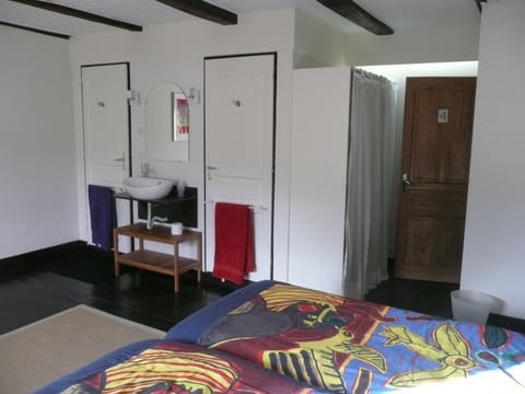 room 4 
all rooms have private bath and shower