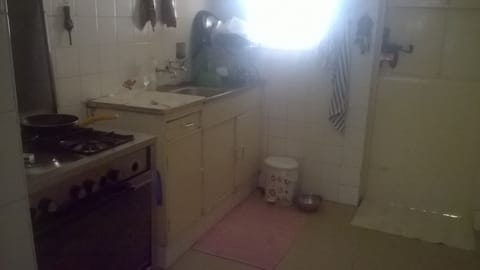 Microwave, cookware/dishes/utensils