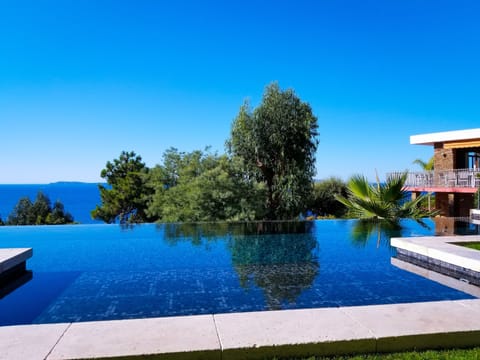 Outdoor pool, an infinity pool