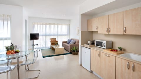 Appartamenti in una splendida posizione sulla spiaggia attraverso Aparthotel in Herzliya
