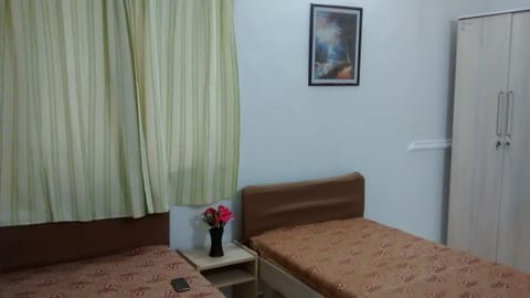 4 bedrooms, in-room safe, iron/ironing board