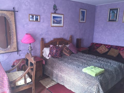 2 bedrooms, iron/ironing board, internet, bed sheets