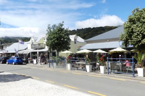 Local shops, restaurants and cafes