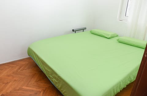 1 bedroom, iron/ironing board, internet, bed sheets