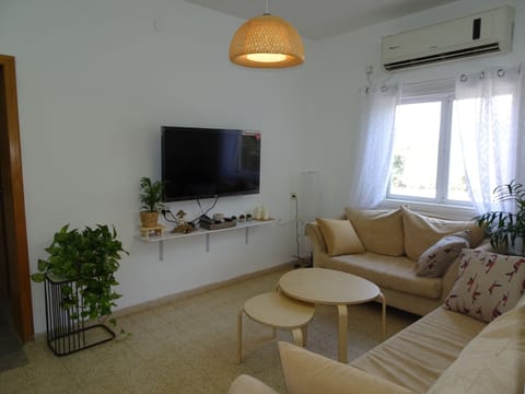 Autentic home in a kibbutz (near Nazareth) Condo in North District