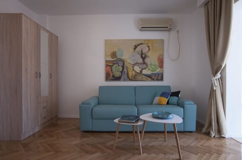 Living area | Flat-screen TV