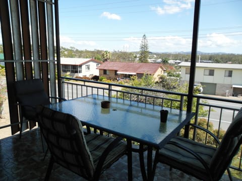 Relax on the front deck overlooking the City of Gladstone.