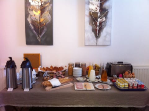 Breakfast table
