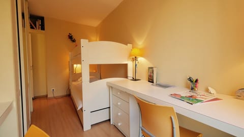 3 bedrooms, in-room safe, desk, iron/ironing board