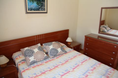In-room safe, iron/ironing board, internet, bed sheets