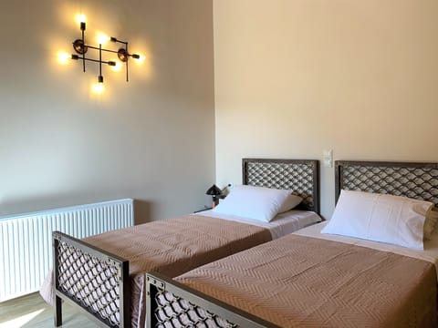 ArchonVilla Lower Level 2nd Bedroom