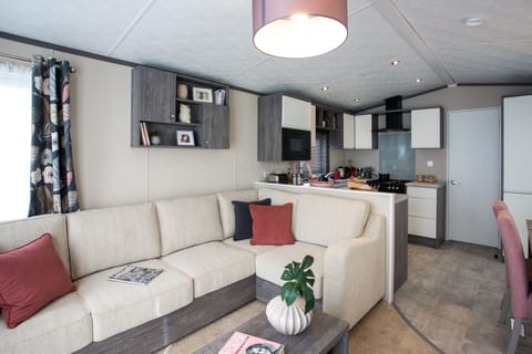 Bovisand Lodge Holiday Park, 3 bedroom caravan, lounge