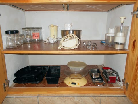 Fridge, microwave, oven, coffee/tea maker