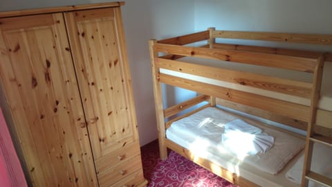 3 bedrooms, in-room safe, cribs/infant beds, free WiFi