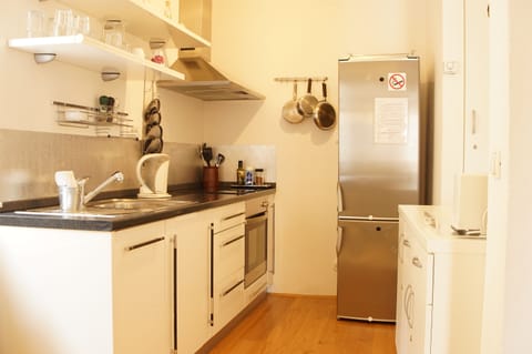 Fridge, oven, stovetop, dishwasher