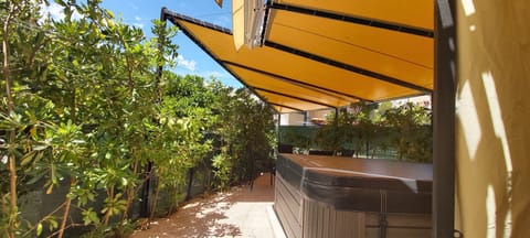 private garden with private hydromassage pool