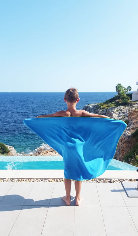 Outdoor pool, an infinity pool