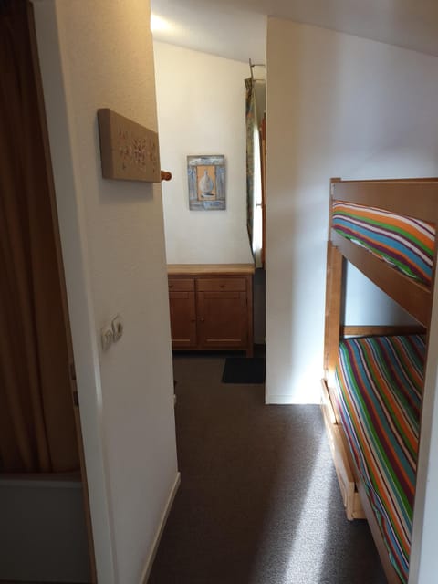 1 bedroom, iron/ironing board