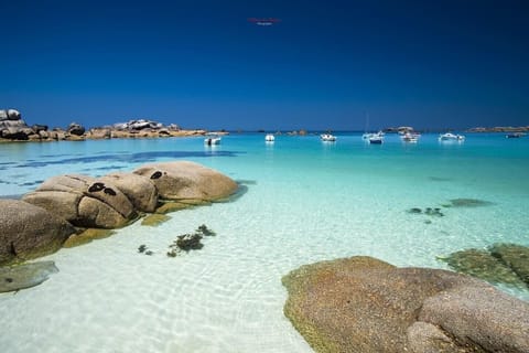 Beach nearby, sun loungers