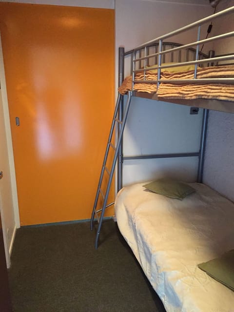 2 bedrooms, iron/ironing board