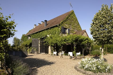 The OUSTAL on the farmyard side