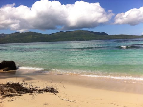 Beach nearby, sun loungers, beach towels