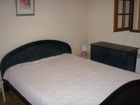 2 bedrooms, iron/ironing board, free WiFi