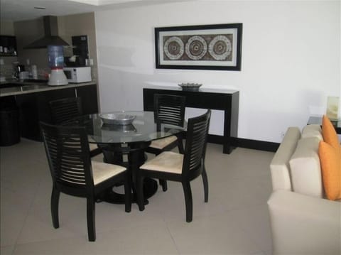 Dining room (6 chairs)